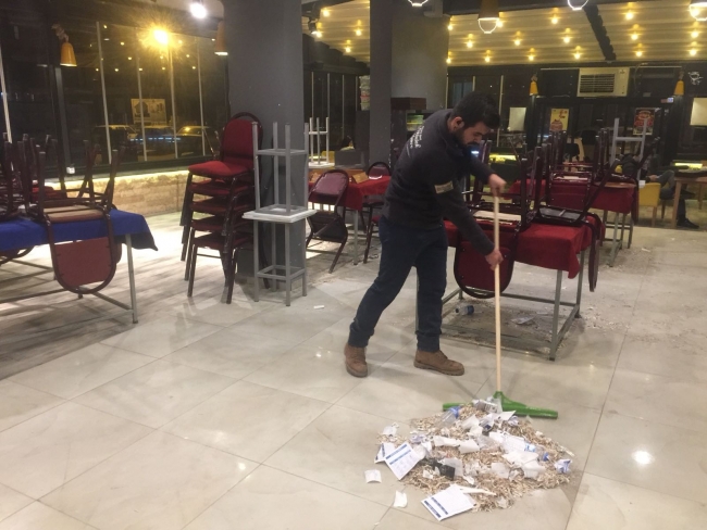 Afyonkarahisar'daki kahvehanede yere çekirdek kabuğu atmak serbest