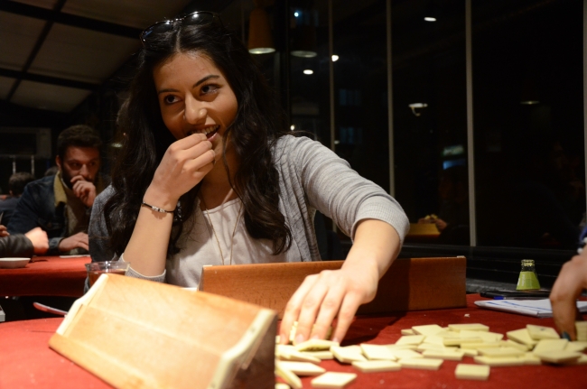 Afyonkarahisar'daki kahvehanede yere çekirdek kabuğu atmak serbest