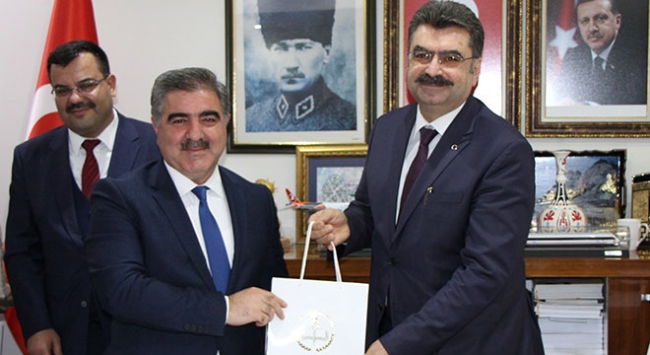 Afgansitan'daki ülkelerin temsilcileri Türk bayrağı olmadan dışarı çıkamıyor