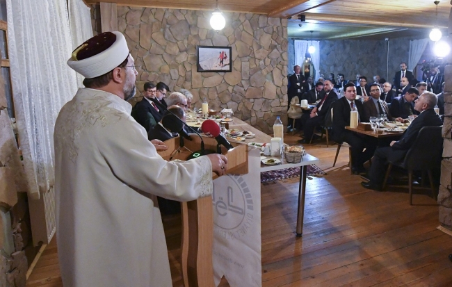 Diyanet İşleri Başkanı: İhtilaflı konuları ekranlara taşıyan hocalar vebal altında