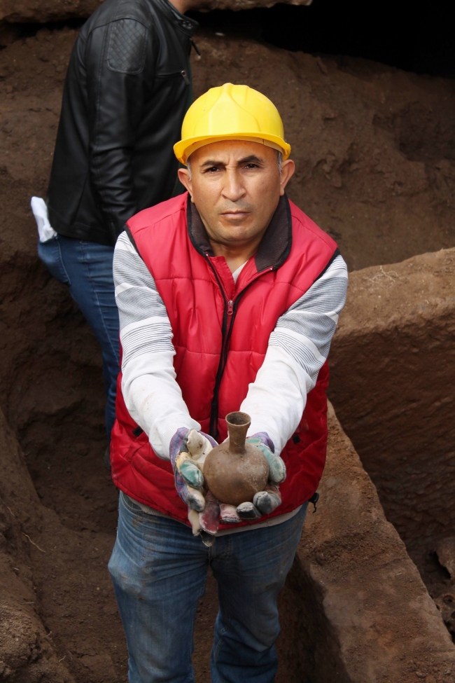 Kayseri’deki lahitten aile mezarı çıktı