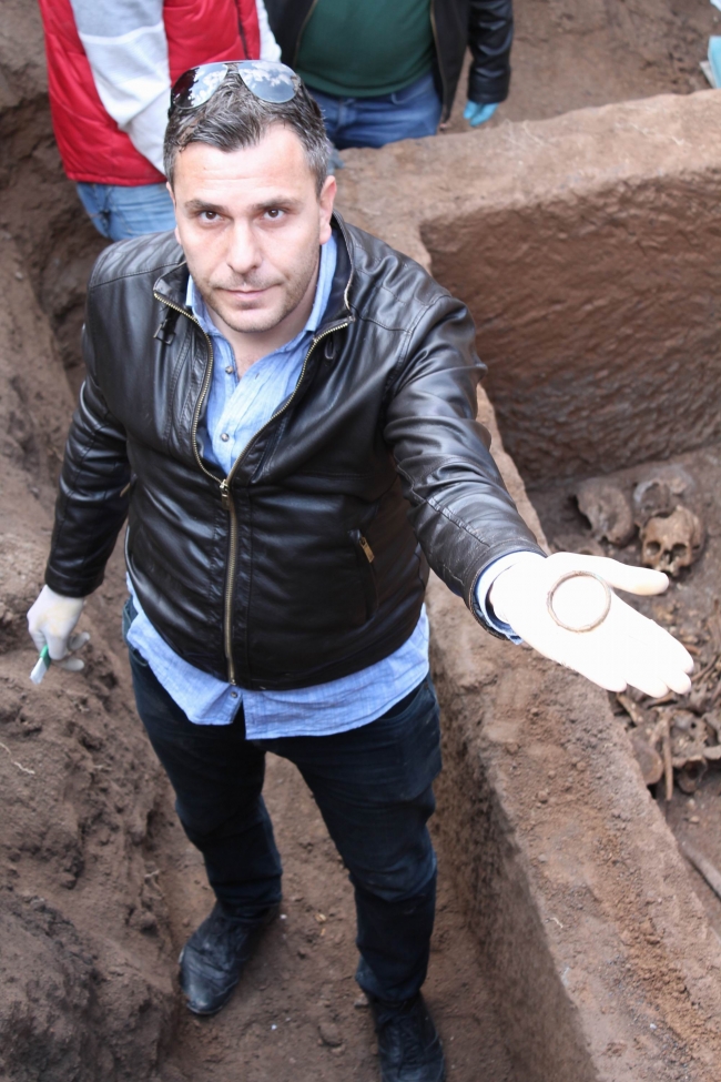 Kayseri’deki lahitten aile mezarı çıktı