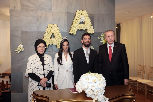 Cumhurbaşkanı Erdoğan, Arda Turan'ın nikah şahidi oldu