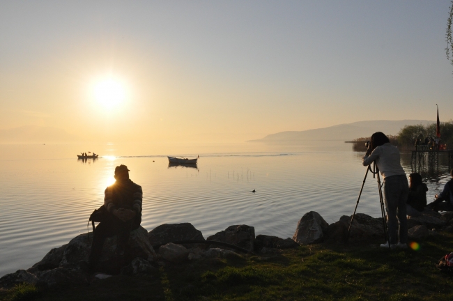 Güneşin suyla kavuştuğu anlar görüntülendi