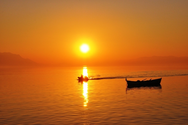 Güneşin suyla kavuştuğu anlar görüntülendi