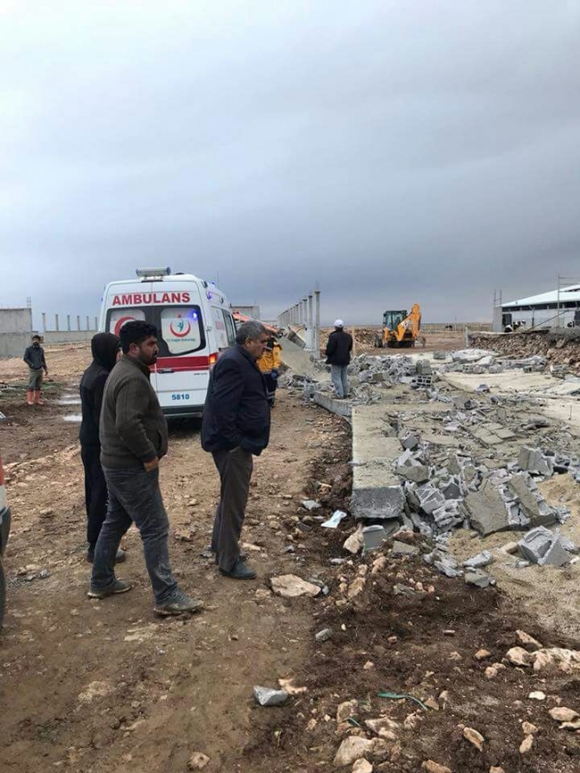 Besihane inşaatında duvar çöktü: 3 ölü, 1 yaralı