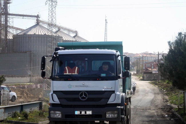 Merdiye Atasoy, 25 yıldır otobüs ve kamyon kullanıyor