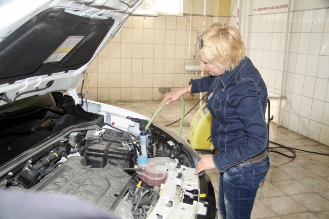 Merdiye Atasoy, 25 yıldır otobüs ve kamyon kullanıyor