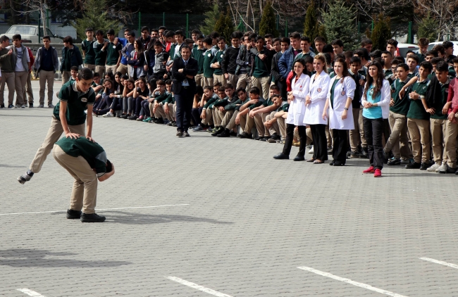Öğrenciler eski oyunlarla teknolojiden uzak duruyor