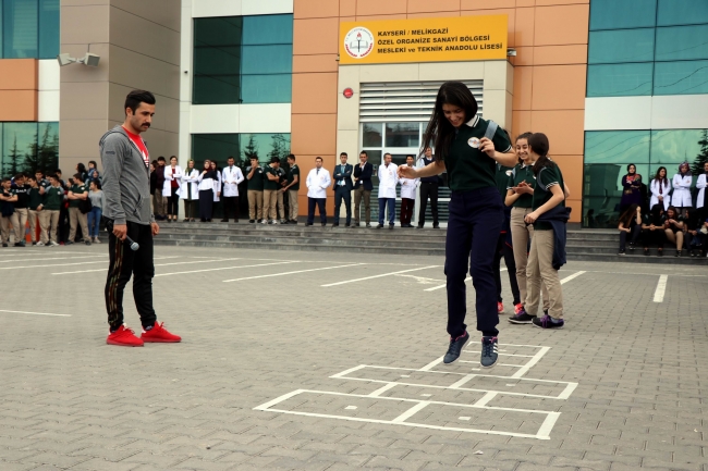 Öğrenciler eski oyunlarla teknolojiden uzak duruyor