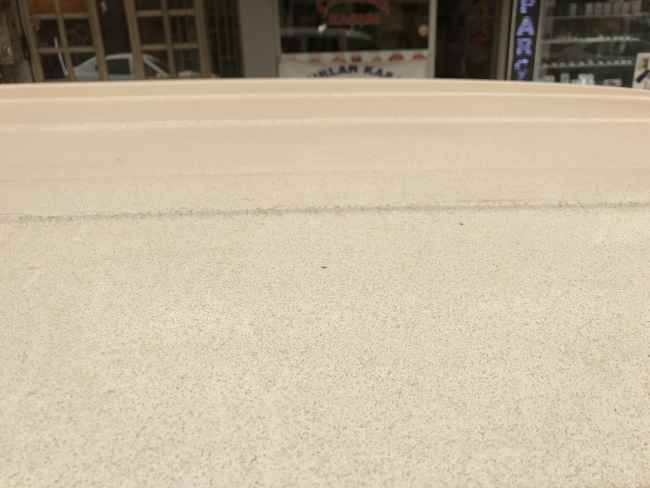 Gökyüzünden toz yağdı, araçların üstü çamurla kaplandı