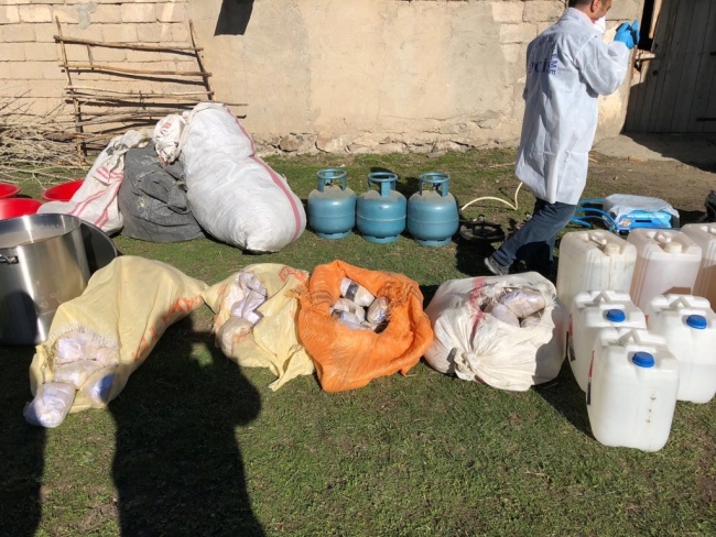 Van polisinden uyuşturucu imalathanesine baskın