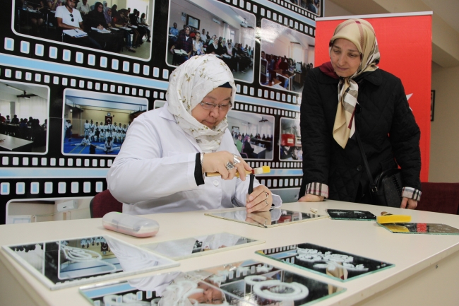 Ayna süsleme sanatı Düzce'de hayat buluyor