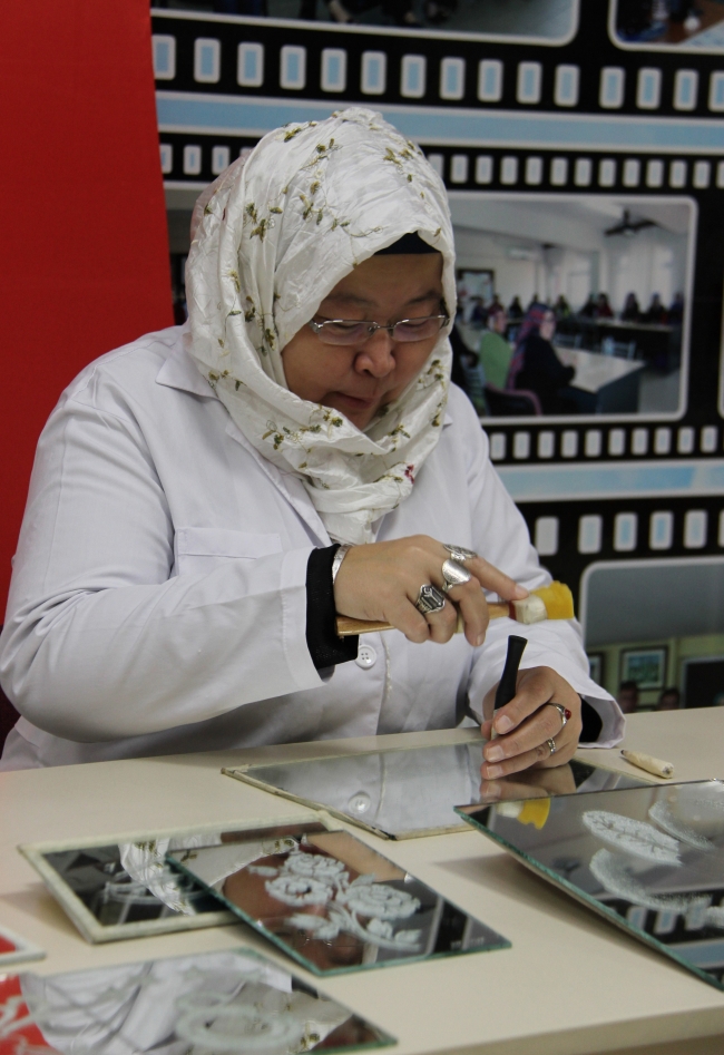 Ayna süsleme sanatı Düzce'de hayat buluyor