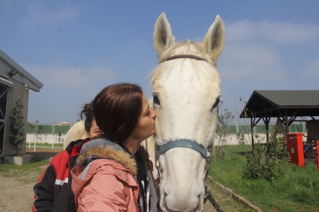 16 kadın, korktukları atların seyisi oldu
