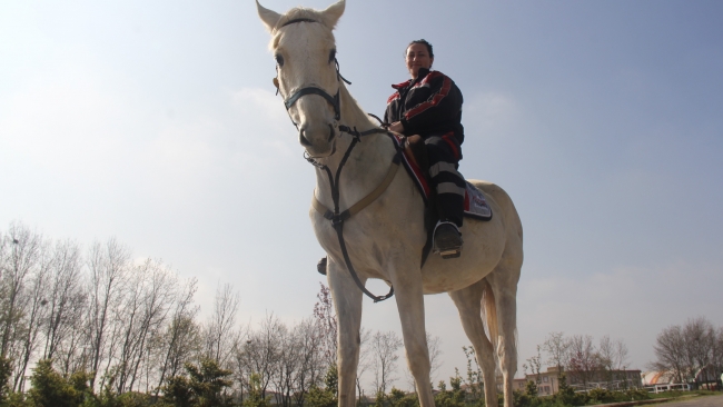 16 kadın, korktukları atların seyisi oldu