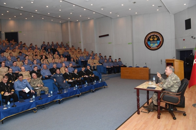 Genelkurmay Başkanı Orgeneral Akar, Gölcük'te incelemeler yaptı