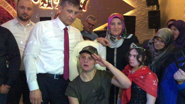 Tek hayali askerlik olan Down sendromlu gence asker eğlencesi yapıldı