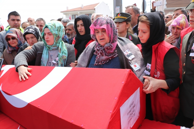 Şehit Uzman Çavuş Ahmet Baş ile Dursun Pampa'ı binler son yolculuğuna uğurladı