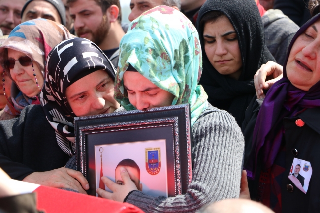 Şehit Uzman Çavuş Ahmet Baş ile Dursun Pampa'ı binler son yolculuğuna uğurladı