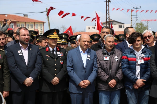 Şehit Uzman Çavuş Ahmet Baş ile Dursun Pampa'ı binler son yolculuğuna uğurladı
