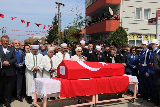 Şehit Uzman Çavuş Ahmet Baş ile Dursun Pampa'ı binler son yolculuğuna uğurladı