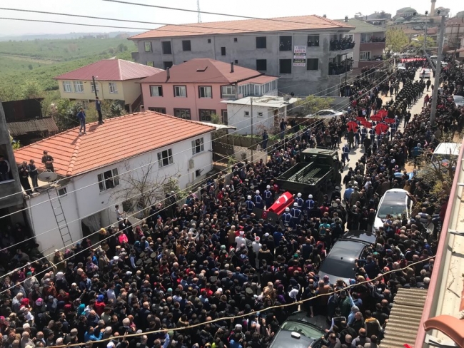 Şehit Uzman Çavuş Ahmet Baş ile Dursun Pampa'ı binler son yolculuğuna uğurladı
