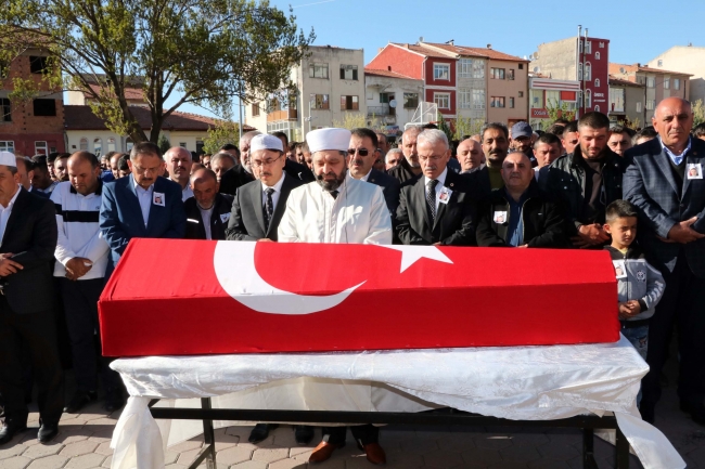 Şehit Uzman Çavuş Ahmet Baş ile Dursun Pampa'ı binler son yolculuğuna uğurladı