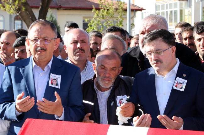 Şehit Uzman Çavuş Ahmet Baş ile Dursun Pampa'ı binler son yolculuğuna uğurladı