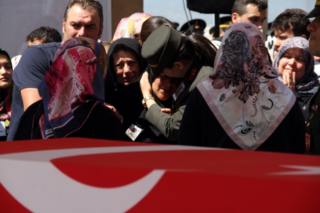 Şırnak şehitlerini, binlerce insan son yolculuğuna uğurladı