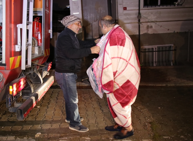 Esenyurt'ta yangın paniği: 12 kişi mahsur kaldı