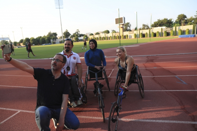 Bakan Kasapoğlu'ndan sporculara destek ziyareti