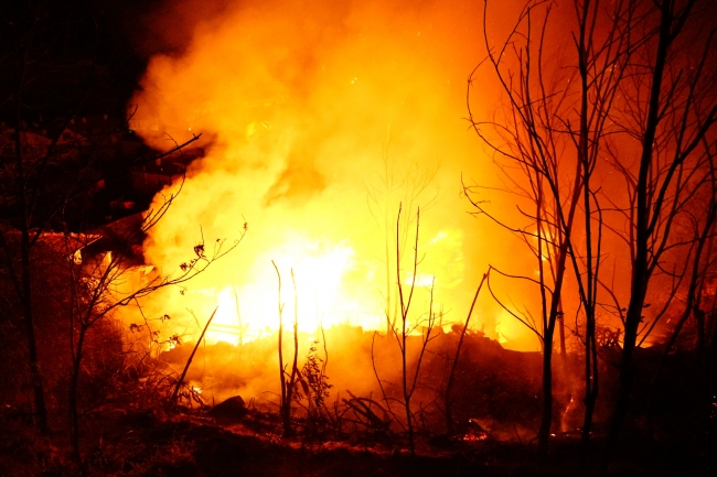 Kastamonu'da biri şehit ailesine ait olmak üzere 4 ev yandı