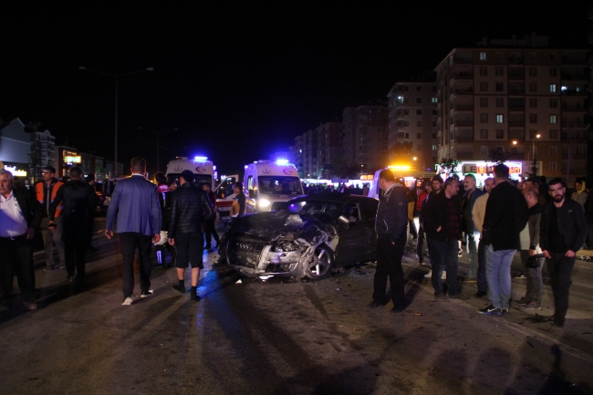 تركيا.. إصابة 22 شخصًا في حادث مرور خطير في موكب زفاف (صور) 1