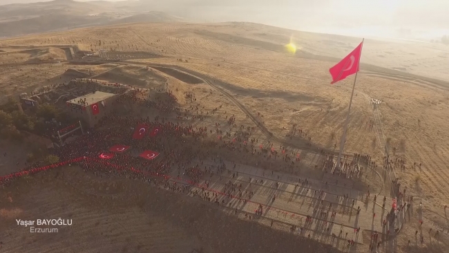 Çocukların bayrak sevgisi havadan görüntülendi