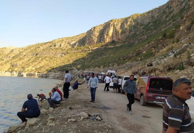 Serinlemek isteyen genç gölde boğuldu