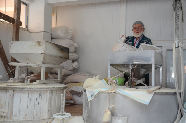 Muhsin Şendere 33 yıldır değirmen ustalığı yapıyor