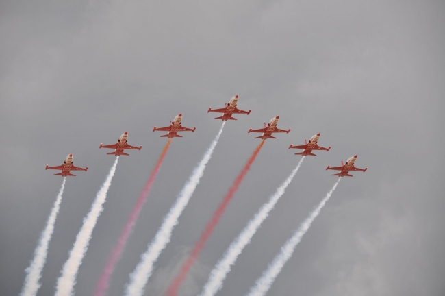 Türk Yıldızları'nın Konya'daki gösterisi nefes kesti