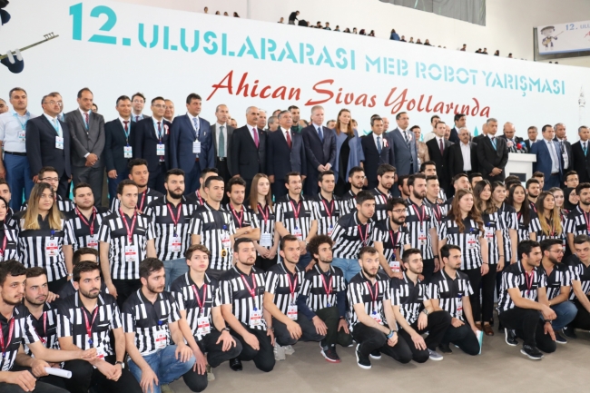 4 bin kişinin katıldığı 12. Uluslararası Robot Yarışması başladı