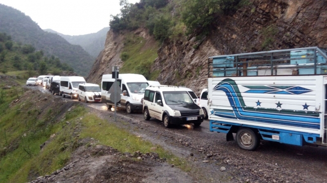 Şırnak- Hakkari karayolu, heyelan nedeniyle trafiğe kapandı