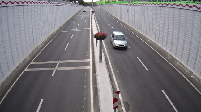 Tünelde ters yönde ilerleyen otomobil, tehlikeli anlar yaşattı