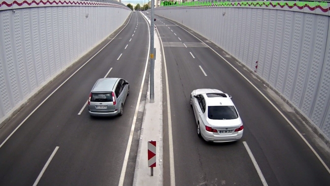 Tünelde ters yönde ilerleyen otomobil, tehlikeli anlar yaşattı