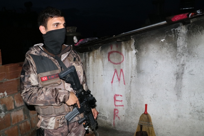 Adana'da uyuşturucu tacirlerine operasyon: 8 tutuklama
