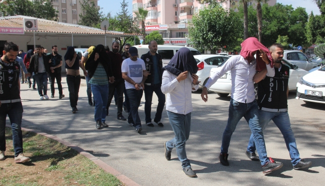 Adana'da uyuşturucu tacirlerine operasyon: 8 tutuklama