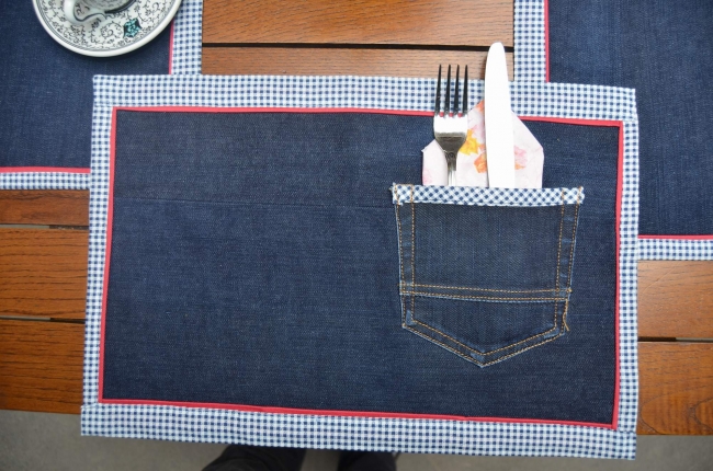 Çöpe atılan kotları sanata dönüştürdü