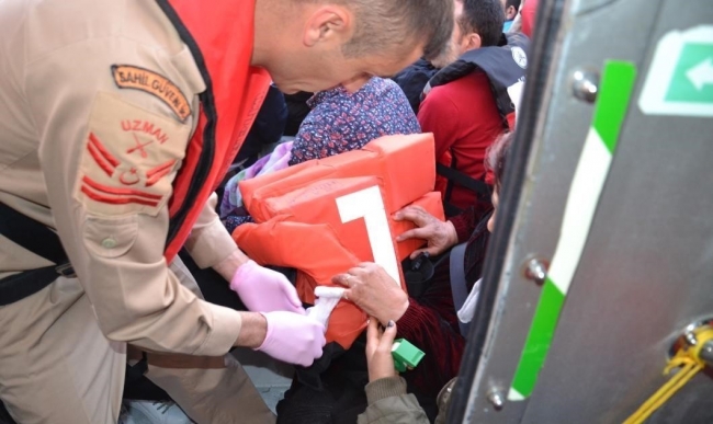 Yunanistan'a geçmek isteyen 49 göçmen yakalandı