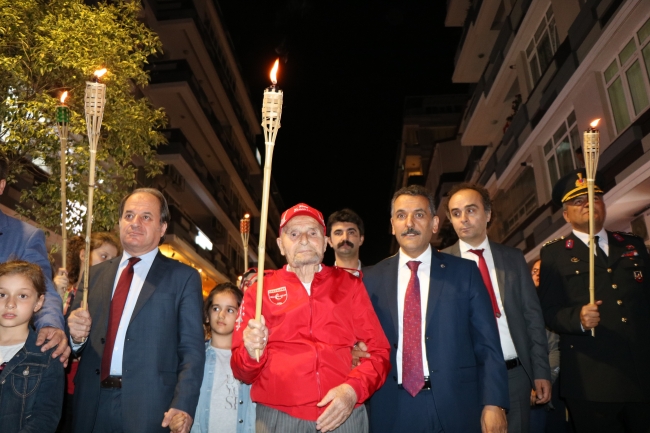 Samsun'da "Fener Alayı ve Gençlik Festivali Yürüyüşü" düzenlendi
