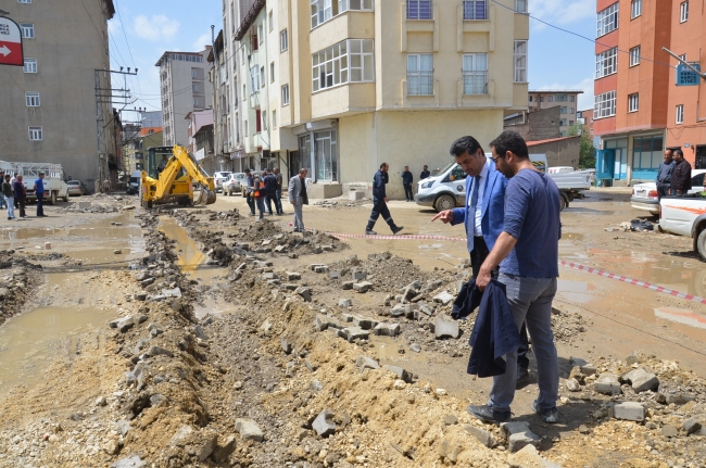 Hakkari Yüksekova’da elektrik telleri yer altına alınıyor