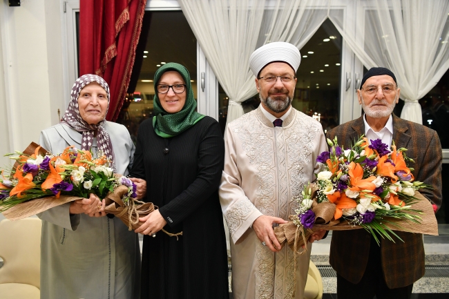 Diyanet İşleri Başkanı Erbaş, iftarını yaşlı ve çocuklarla birlikte yaptı