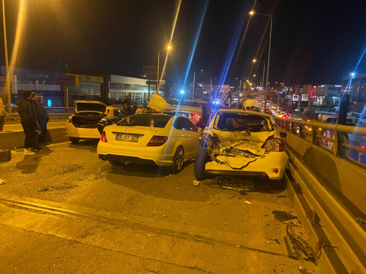 Ankara'da 9 araçlı zincirleme trafik kazası